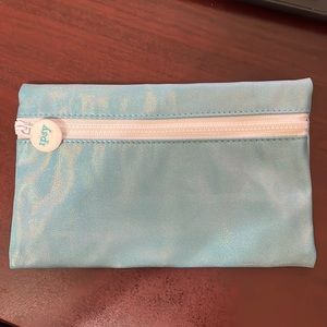 * Ipsy Cosmetic Case * 7.5" x 4.5" * Blue / White / Holographic‎